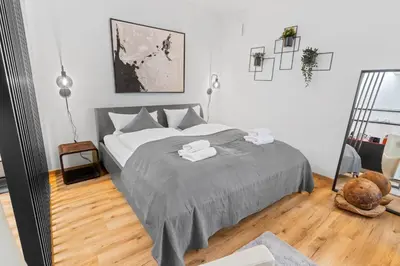 Ein Bett oder Betten in einem Zimmer der Unterkunft Stylish Tiny City House