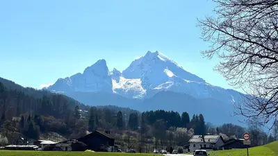 Ein allgemeiner Bergblick oder ein Berglick von der Ferienwohnung aus