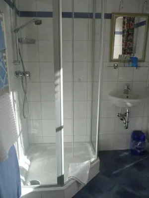 Ein Badezimmer in der Unterkunft Landhaus Caesar - Hotel Garni