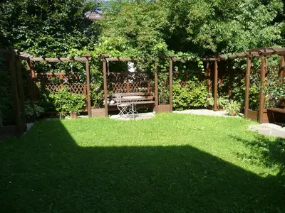 Ein Garten an der Unterkunft Landhaus Caesar - Hotel Garni