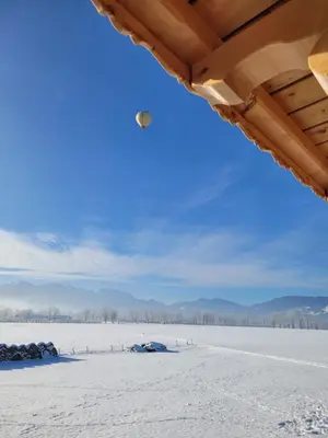 Ein allgemeiner Bergblick oder ein Berglick von der Ferienwohnung aus