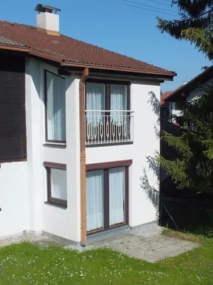 Das Gebäude in dem sich die Ferienwohnung befindet