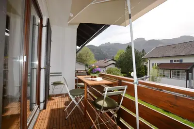 Ein allgemeiner Bergblick oder ein Berglick von der Ferienwohnung aus