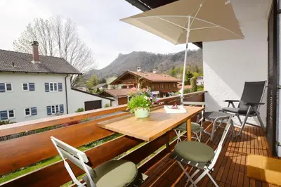 Ein allgemeiner Bergblick oder ein Berglick von der Ferienwohnung aus
