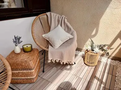 Ein Sitzbereich in der Unterkunft Stylish studio apartment with beautiful terrace near Audi