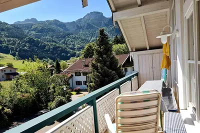 Ein allgemeiner Bergblick oder ein Berglick von der Ferienwohnung aus
