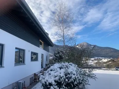 Ein allgemeiner Bergblick oder ein Berglick von der Ferienwohnung aus