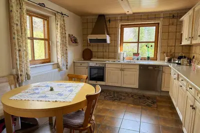 Küche/Küchenzeile in der Unterkunft Romantisches Alpenchalet - mit Sauna und Kamin - ruhig und zentral