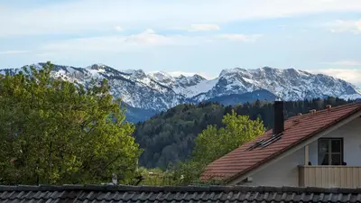 Ein allgemeiner Bergblick oder ein Berglick von der Ferienwohnung aus
