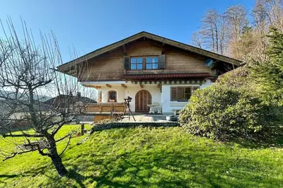 Ein Garten an der Unterkunft Romantisches Alpenchalet - mit Sauna und Kamin - ruhig und zentral