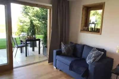 Ein Sitzbereich in der Unterkunft Haus Hochland - Moderne Alpenwohnung Garten&Natur