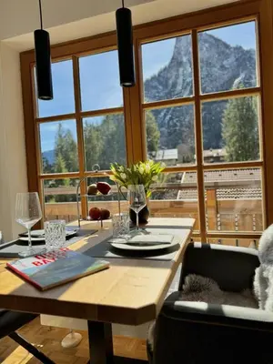 Ein allgemeiner Bergblick oder ein Berglick von der Ferienwohnung aus