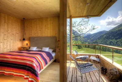 Ein allgemeiner Bergblick oder ein Berglick von des Hotels aus