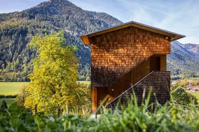 Ein allgemeiner Bergblick oder ein Berglick von des Hotels aus