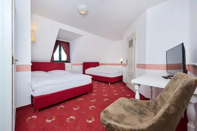 Ein Bett oder Betten in einem Zimmer der Unterkunft Tafernwirtschaft Hotel Schönbrunn