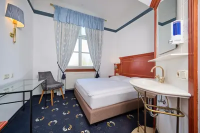 Ein Bett oder Betten in einem Zimmer der Unterkunft Tafernwirtschaft Hotel Schönbrunn