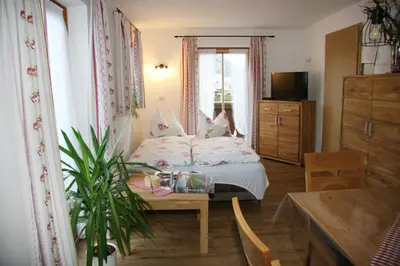 Ein Bett oder Betten in einem Zimmer der Unterkunft Haus Benedikt - Königscard-Gastgeber