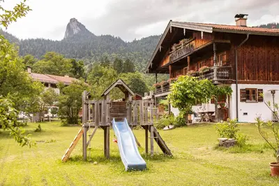 Ein allgemeiner Bergblick oder ein Berglick von der Ferienwohnung aus