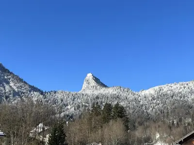 Ein allgemeiner Bergblick oder ein Berglick von der Ferienwohnung aus