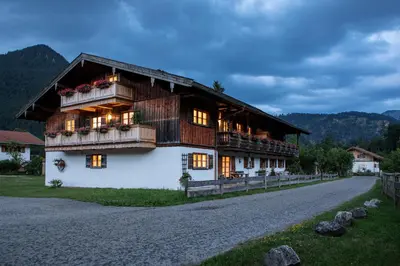 Ein allgemeiner Bergblick oder ein Berglick von der Ferienwohnung aus