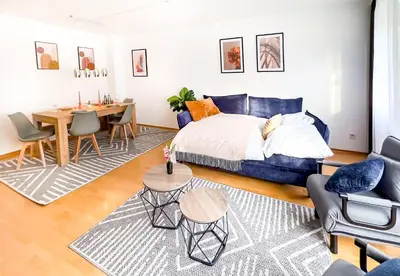 Ein Sitzbereich in der Unterkunft Moderne 3-Zimmer-Wohnung im Zentrum- Tiefgarage inklusive, Smart-TV, Shopping & Sightseeing ums Eck