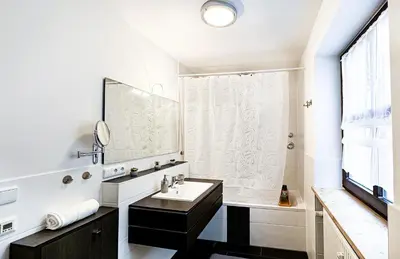 Ein Badezimmer in der Unterkunft Moderne 3-Zimmer-Wohnung im Zentrum- Tiefgarage inklusive, Smart-TV, Shopping & Sightseeing ums Eck