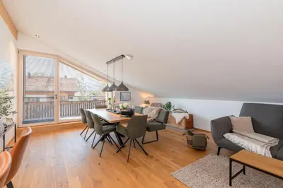 Ein Sitzbereich in der Unterkunft Chiemgauloft , 5 Sterne Ferienwohnung am Chiemsee