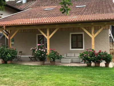 Ein Garten an der Unterkunft Gästehof Huber