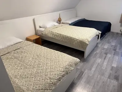 Ein Bett oder Betten in einem Zimmer der Unterkunft Upper-House Goldener Hirsch
