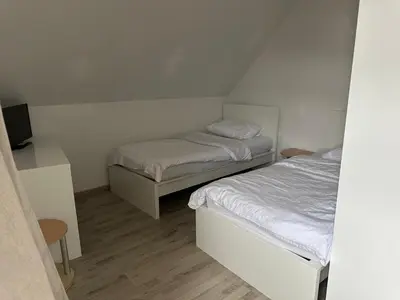 Ein Bett oder Betten in einem Zimmer der Unterkunft Upper-House Goldener Hirsch
