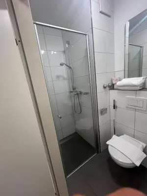 Ein Badezimmer in der Unterkunft Upper-House Goldener Hirsch
