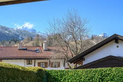 Ein allgemeiner Bergblick oder ein Berglick von der Ferienwohnung aus