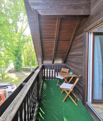 Ein Balkon oder eine Terrasse in der Unterkunft Apartment Nähe Airbus
