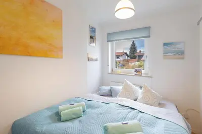 Ein Bett oder Betten in einem Zimmer der Unterkunft Sonnige, ruhige Gartenwohnung mit Terrasse u. Garten