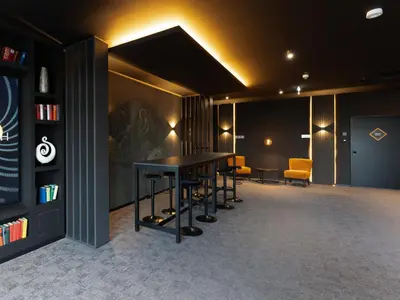 Die Bibliothek im Hotel