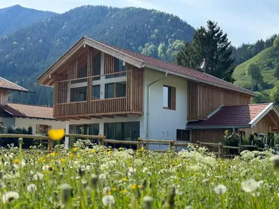 Ein allgemeiner Bergblick oder ein Berglick von der Ferienwohnung aus