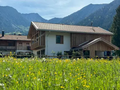 Ein allgemeiner Bergblick oder ein Berglick von der Ferienwohnung aus