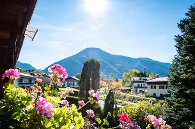 Ein allgemeiner Bergblick oder ein Berglick von der Ferienwohnung aus