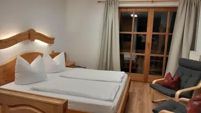 Ein Bett oder Betten in einem Zimmer der Unterkunft Ferienwohnung Uschi an der Rottachbrücke