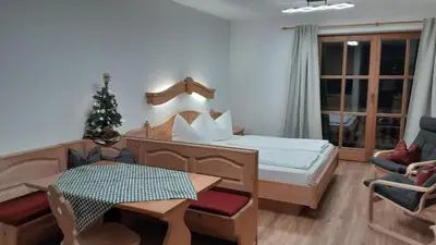 Ein Bett oder Betten in einem Zimmer der Unterkunft Ferienwohnung Uschi an der Rottachbrücke