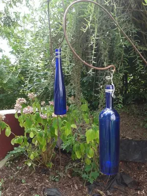 Ein Garten an der Unterkunft Hotel am Fluss
