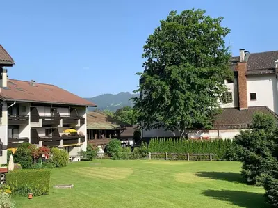 Ein Garten an der Unterkunft Ferienwohnung Alpenwiese im Erdgeschoss