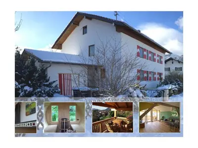Das Gebäude in dem sich das Ferienhaus befindet