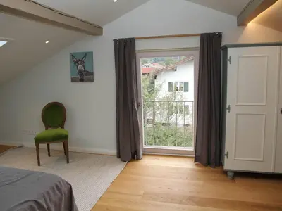 Ein Bett oder Betten in einem Zimmer der Unterkunft Ferienwohnung Villa sorglos Suite | Chiemgau Karte