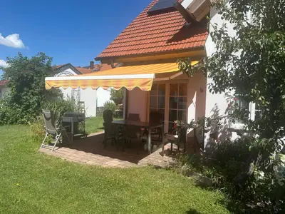 Ein Garten an der Unterkunft Landhaus Lindenberg