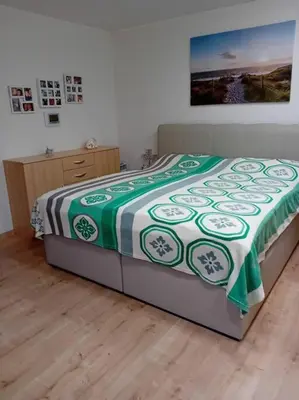 Ein Bett oder Betten in einem Zimmer der Unterkunft Ferienwohnung Luftkurort-Alpenparadies