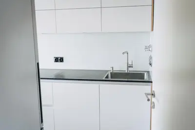 Küche/Küchenzeile in der Unterkunft raum life - Design Apartment in Hallbergmoos