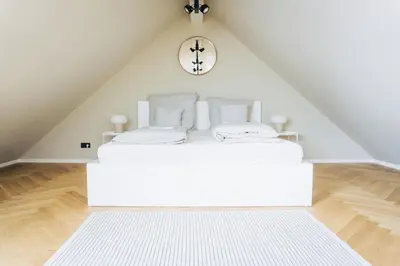 Ein Bett oder Betten in einem Zimmer der Unterkunft raum life - Design Apartment in Hallbergmoos