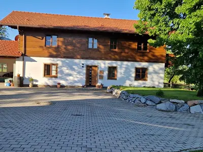 Das Gebäude in dem sich die Ferienwohnung befindet