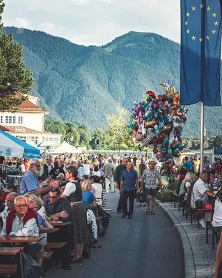 Ein allgemeiner Bergblick oder ein Berglick von der Ferienwohnung aus